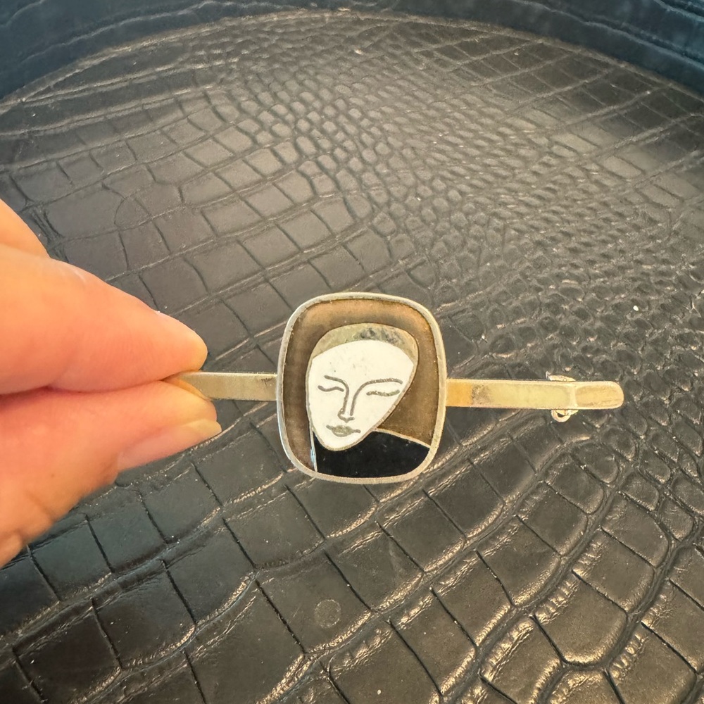 Silver and Black Face Design Hair Clip